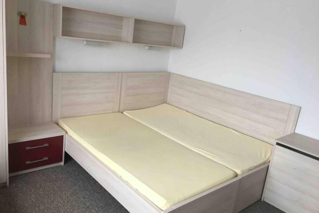 Family Apartment With Garden And Parking Spot 捷克布杰约维采 外观 照片