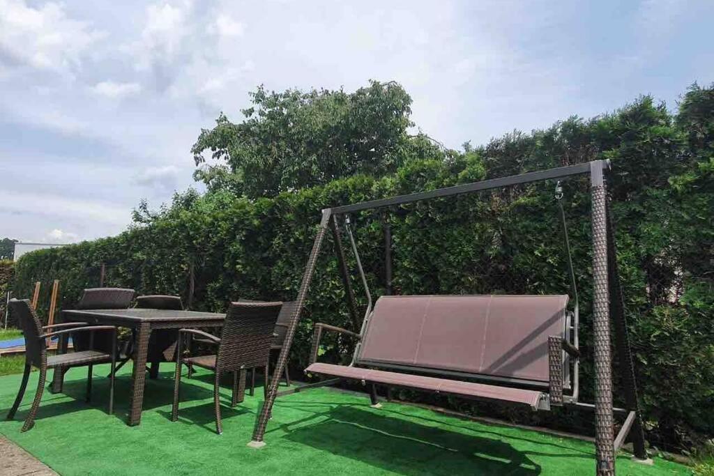 Family Apartment With Garden And Parking Spot 捷克布杰约维采 外观 照片